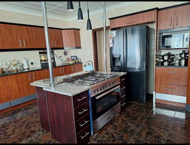 4 BEDROOM HOUSE FOR SALE IN CRAIGIEBURN